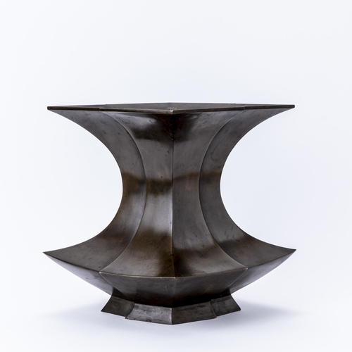黄銅熨斗形花瓶